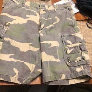 men’s Izod camp shorts